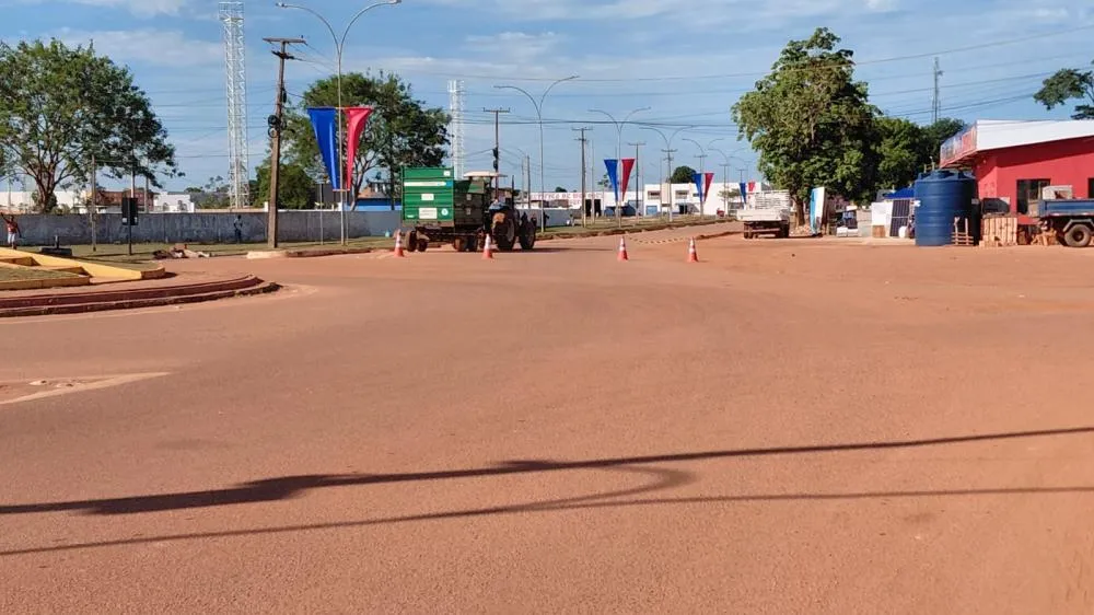  POPULAÇÃO REVOLTADA COM OBSTRUÇÃO DA AVENIDA XV DE NOVEMBRO