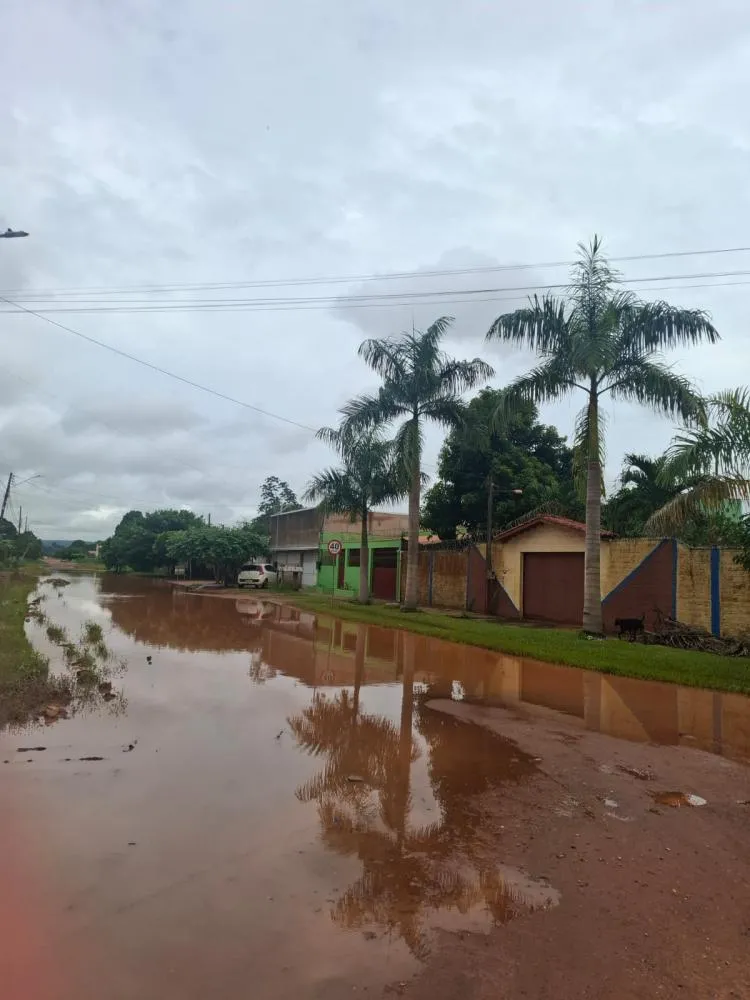MORADORES DA AVENIDA ANTÔNIO CORREIA DA COSTA PEDEM SOCORRO À PREFEITURA