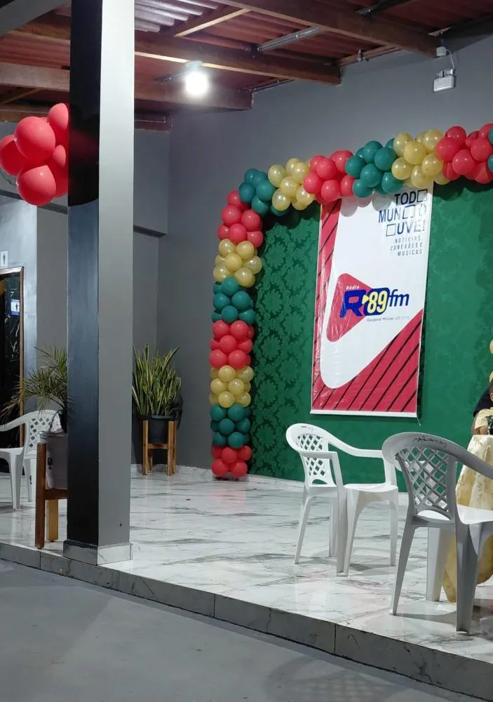 RONDÔNIA FM 89,9 REALIZA FESTA DE CONFRATERNIZAÇÃO E HOMENAGEIA COLABORADORA COM 31 ANOS DE SERVIÇOS