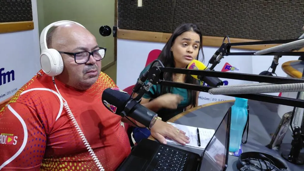 DEPUTADA DRA. TAISSA SOUSA PARTICIPA DE ENTREVISTA NA RONDÔNIA FM E DESTACA PAUTAS REGIONAIS