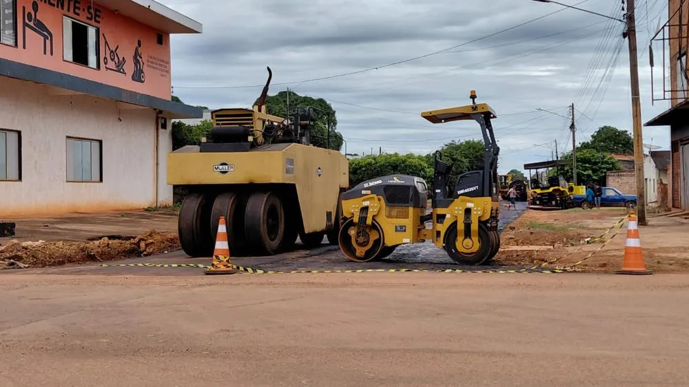 ASFALTO DA AVENIDA DR. LEWERGER JÁ É REALIDADE EM GUAJARÁ-MIRIM (RO)