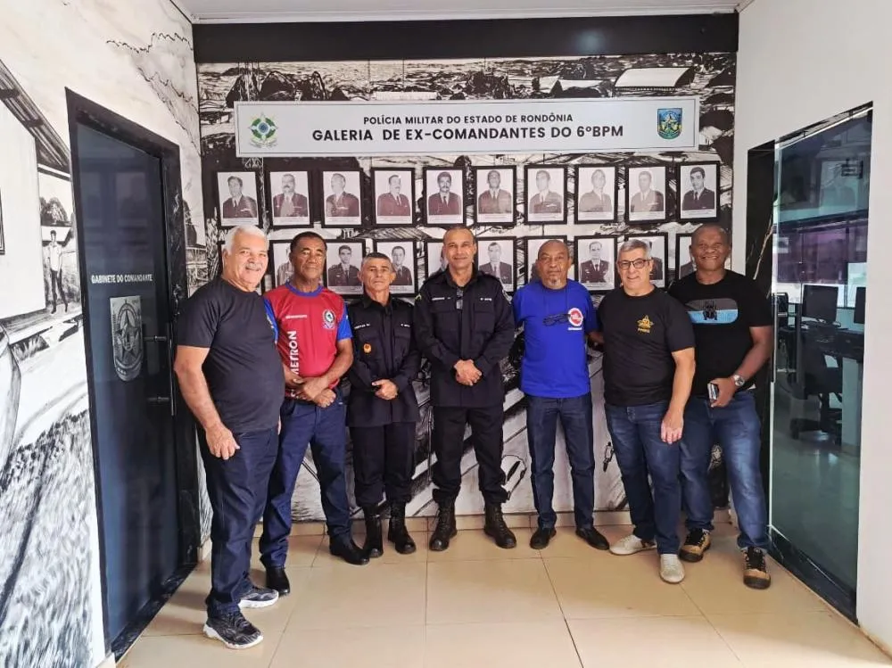 6º BPm recebe visita de ex-comandantes da unidade