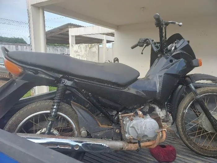 PMRO APREENDE MOTOCICLETA E SIMULACRO DE ARMA DE FOGO AO INTERROMPER DIREÇÃO PERIGOSA EM NOVA MAMORÉ