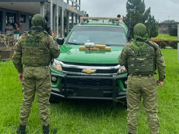 Traficantes abandonam 5,3 kg de drogas durante operação da PM na fronteira