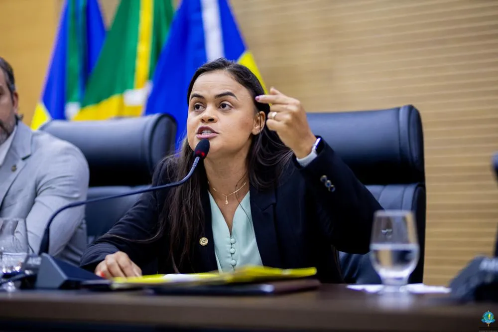 Dra. Taíssa faz pronunciamento firme em sessão extraordinária e critica tratamento diferenciado a grandes empresas