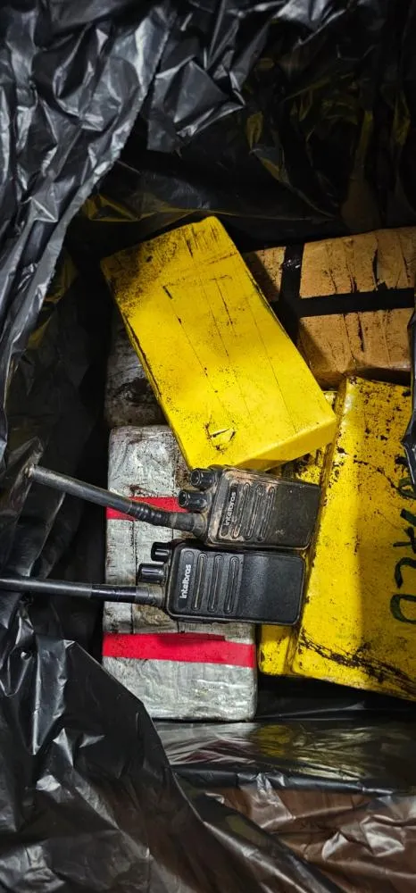POLÍCIA CIVIL APREENDE CERCA DE 30 QUILOS DE DROGAS APÓS PERSEGUIÇÃO NA ZONA RURAL DE GUAJARÁ-MIRIM
