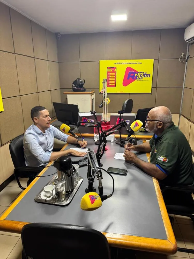 EX-PREFEITO E VICE-PRESIDENTE DA FACER PARTICIPA DO PROGRAMA HORA DO POVO NA RONDÔNIA FM 93,3