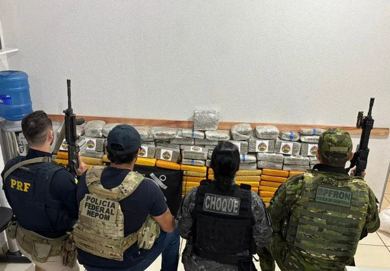 Polícia Federal apreende 400 kg de drogas e captura suspeitos em Guajará-Mirim
