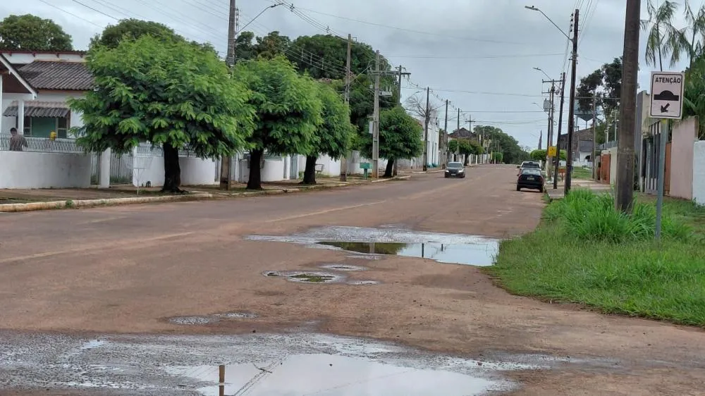 FALHAS NA SINALIZAÇÃO DE LOMBADAS GERAM RISCO A MOTOCICLISTAS E MOTOTAXISTAS EM GUAJARÁ-MIRIM