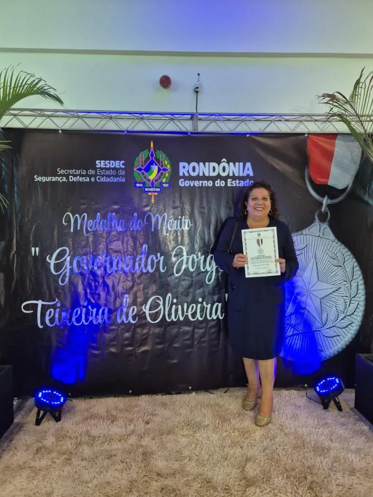 POLICIAL CIVIL DE GUAJARÁ-MIRIM É AGRACIADA COM MEDALHA DO MÉRITO GOVERNADOR JORGE TEIXEIRA EM PORTO VELHO
