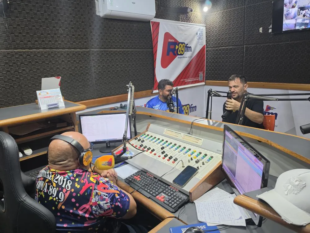 DJ MALUCO EMOCIONA PÚBLICO EM PARTICIPAÇÃO ESPECIAL NO PROGRAMA BAÚ DA RONDÔNIA FM