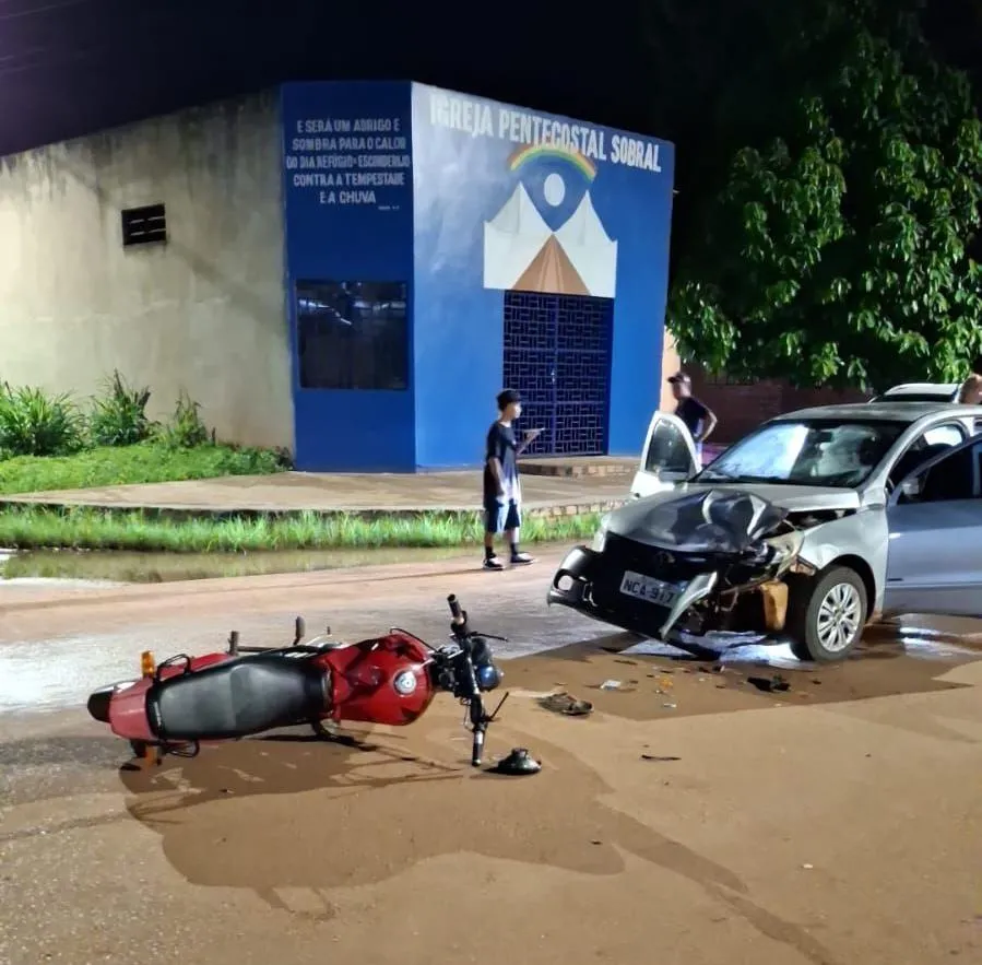 COLISÃO ENTRE MOTOCICLETA E CARRO DEIXA CONDUTOR EM ESTADO GRAVE EM GUAJARÁ-MIRIM