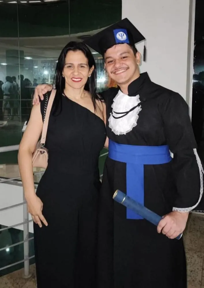 FAMILIA GUAJARAMIRENSE É DESTAQUE EM FORMAÇÃO ESCOLAR E PROFISSIONAL