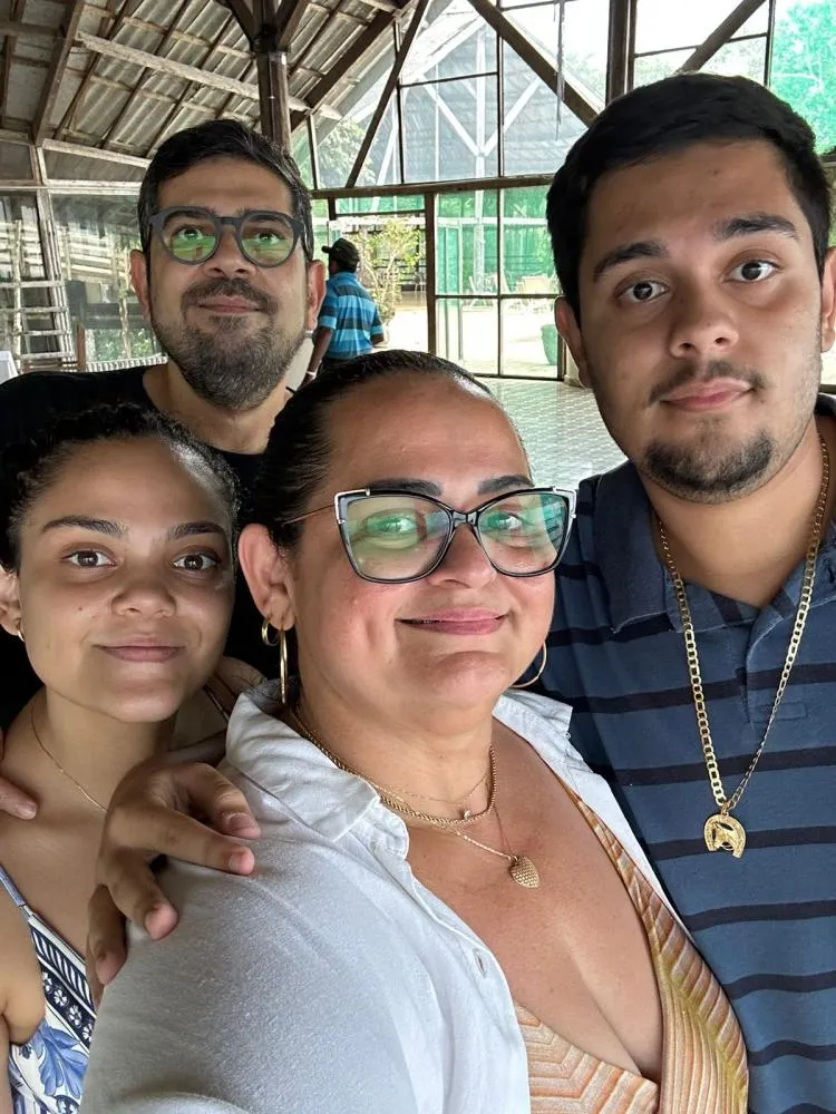 FAMÍLIA OLIVEIRA CELEBRA ANIVERSÁRIO EM CLIMA DE CONFRATERNIZAÇÃO NO HOTEL DE SELVA EM GUAJARÁ-MIRIM