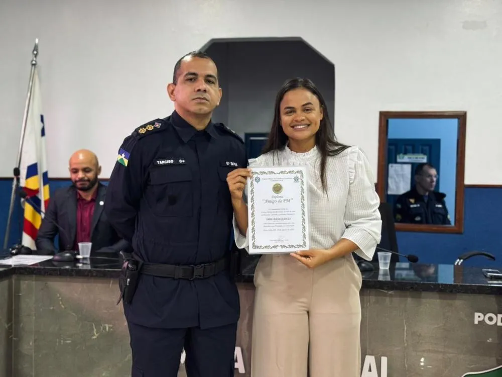 Dra. Taíssa recebe diploma de Amiga do Batalhão da Polícia Militar