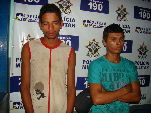 Ladrões são detidos por populares após furtarem caixa de som