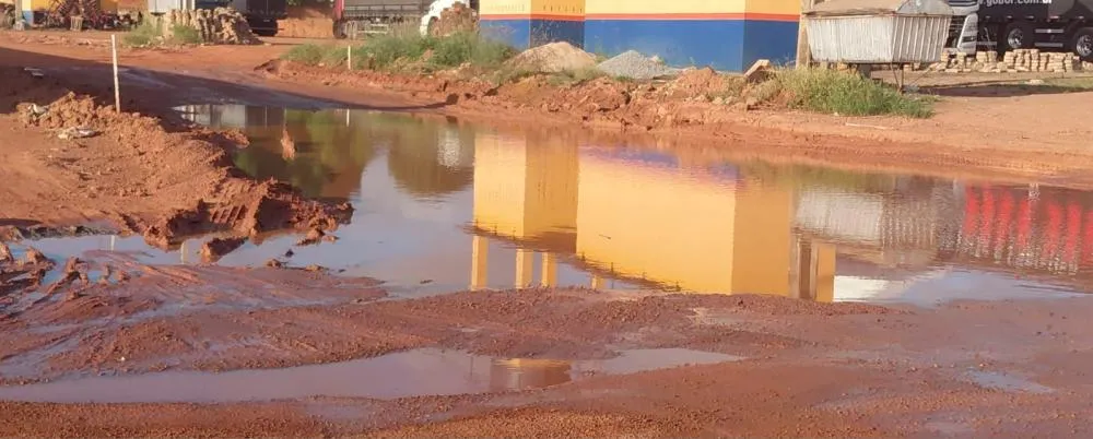 MORADORES DO BAIRRO PLANALTO PEDEM PROVIDÊNCIAS SOBRE ACÚMULO DE ÁGUA PARADA E TEMEM PROLIFERAÇÃO DE DOENÇAS