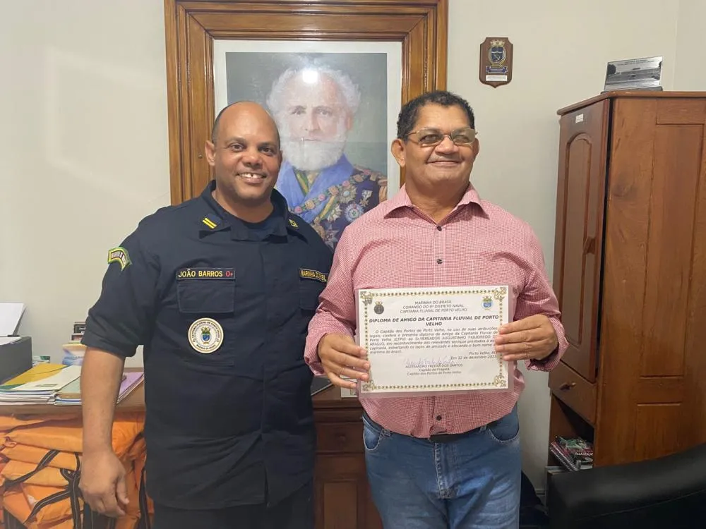 VEREADOR AUGUSTINHO FIGUEIREDO É HOMENAGEADO PELA MARINHA DO BRASIL POR ATUAÇÃO EM DEFESA DA POPULAÇÃO RIBEIRINHA