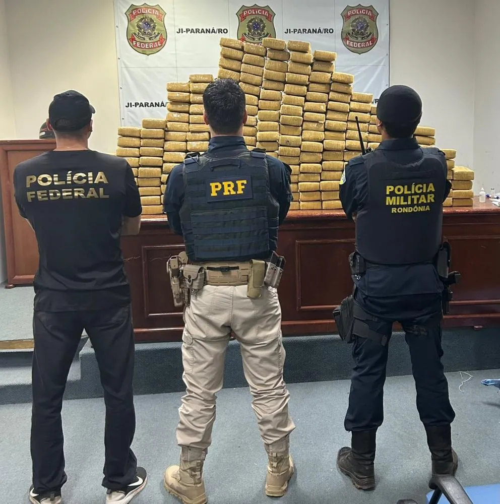 Ação conjunta entre PRF em Rondônia e PMRO resulta na apreensão de mais de 200 kg de drogas em São Miguel do Guaporé
