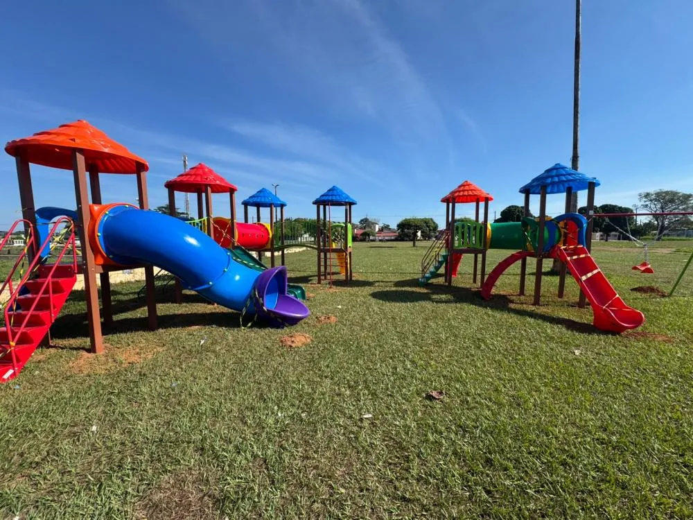 DEPUTADO FEDERAL MAURÍCIO CARVALHO GARANTE PLAYGROUNDS PARA GUAJARÁ-MIRIM, IATA E SURPRESA