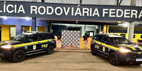 Passageiro é preso pela PRF com 79 kg de cocaína em malas dentro de ônibus