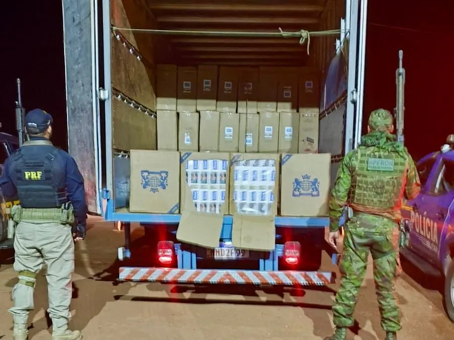 Fiscalização na BR-364 intercepta carga milionária de cigarros contrabandeados