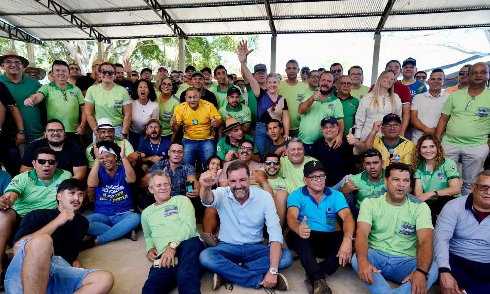 Hildon percorre oito municípios em cinco dias e firma compromissos com a população