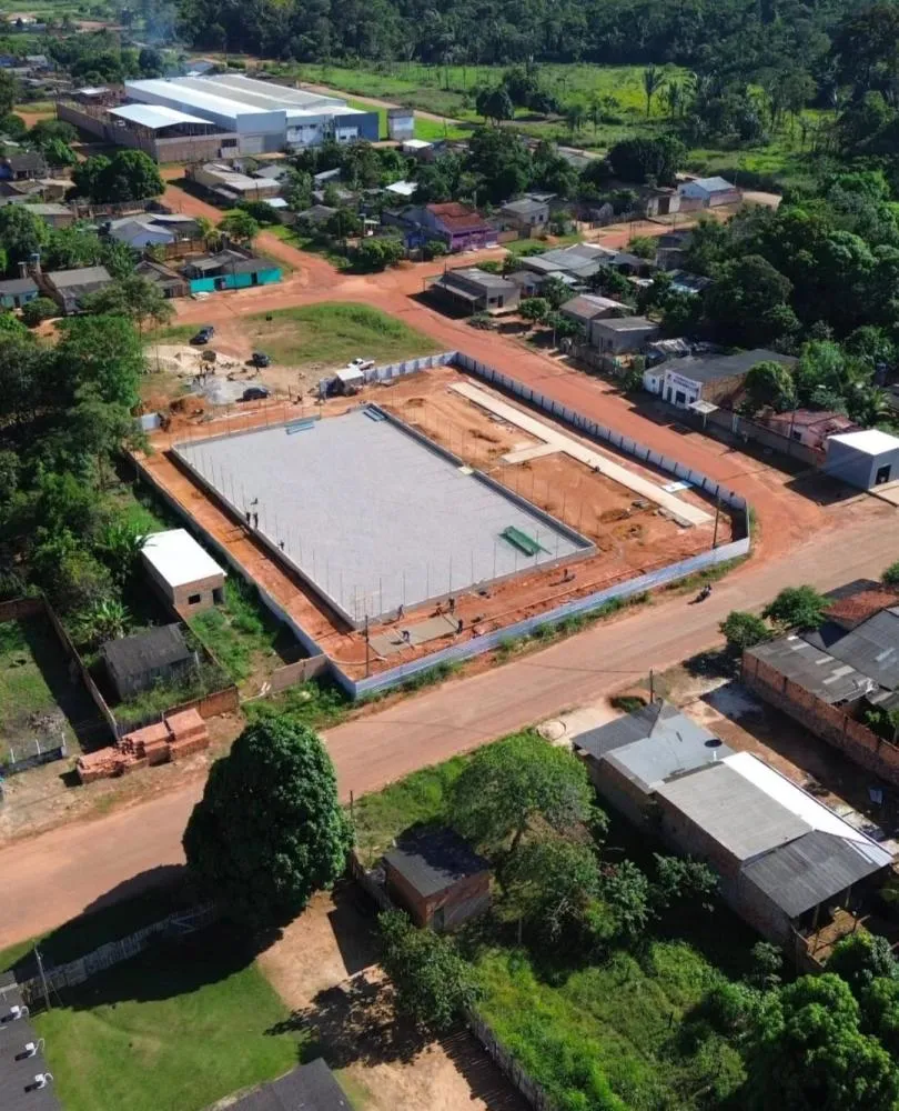 OBRAS DO CENTRO ESPORTIVO DO JARDIM ESMERALDA ULTRAPASSAM 40% DE EXECUÇÃO EM GUAJARÁ-MIRIM