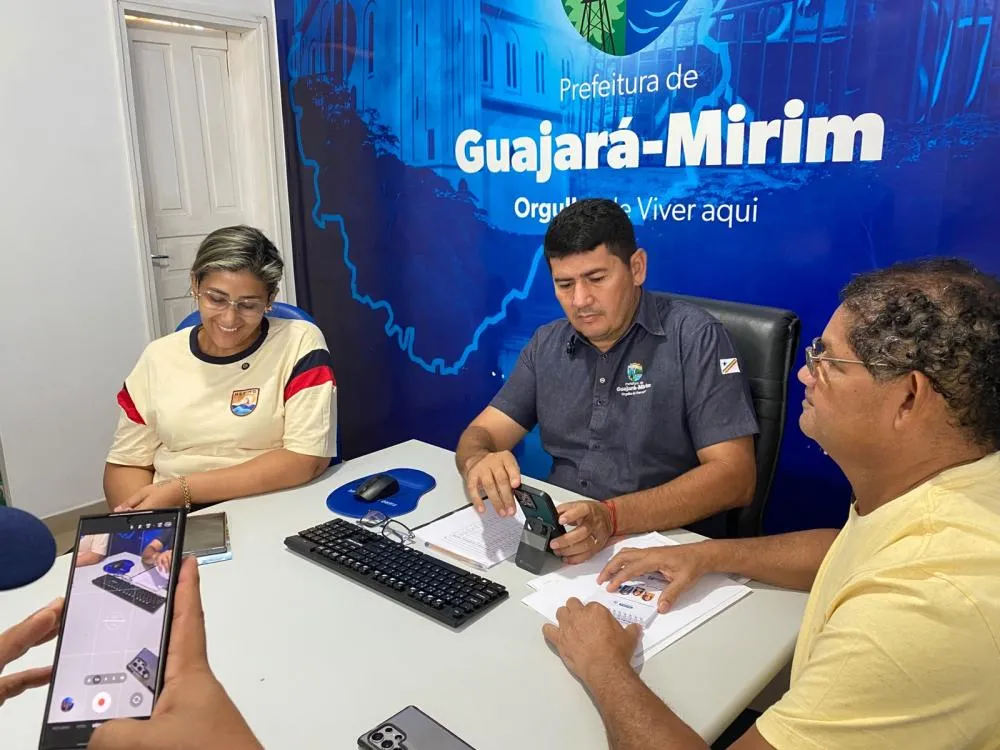 VEREADOR AUGUSTINHO FIGUEIREDO COMEMORA ASSINATURA DE CONVÊNIO DE R$ 2 MILHÕES PARA A 3ª FASE DO PROJETO VER E SORRIR EM GUAJARÁ-MIRIM