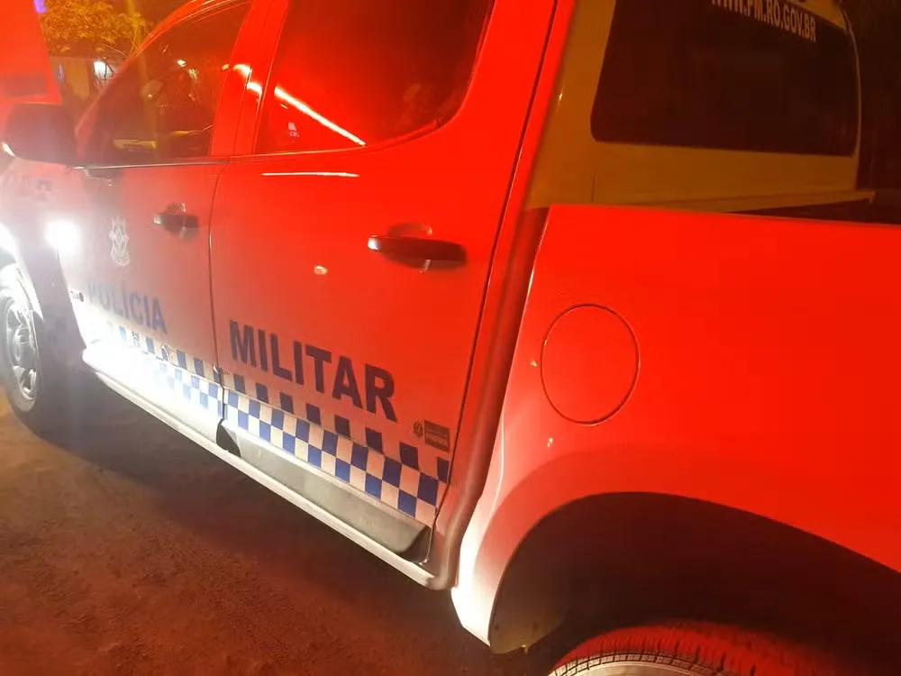 MOTORISTA ABANDONA CARRO APÓS ATINGIR MURO DE CONCESSIONÁRIA EM GUAJARÁ-MIRIM