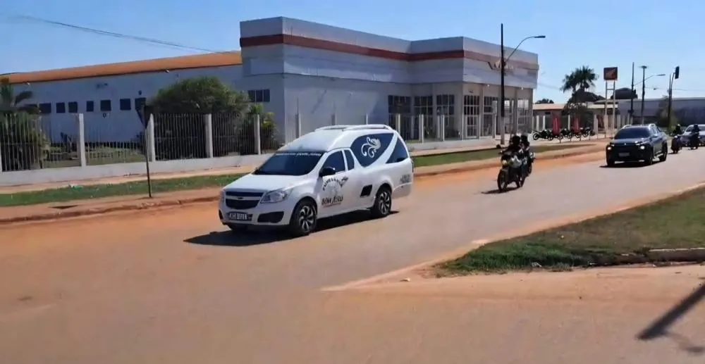 CORPO DO SERVIDOR PÚBLICO MANOEL JOÃO LIMA, O “CUIU”, É SEPULTADO SOB FORTE COMOÇÃO EM GUAJARÁ-MIRIM