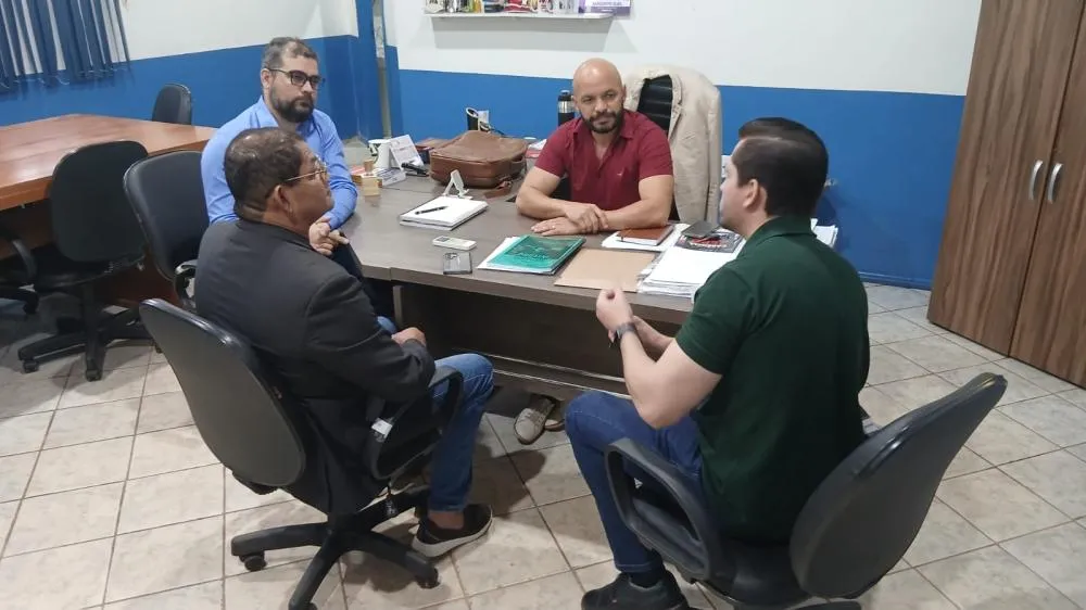 CÂMARA MUNICIPAL RECEBE REPRESENTANTES DO BANCO DA AMAZÔNIA PARA TRATAR DE CRÉDITO E FORTALECIMENTO DA AGRICULTURA FAMILIAR EM GUAJARÁ-MIRIM