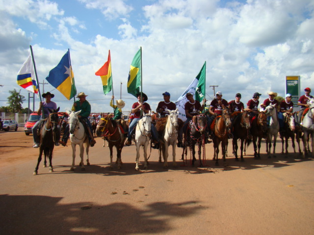 Cavalgada marca a abertura da 21ª Exposição Agropecuária de Guajará-Mirim. Veja Fotos.