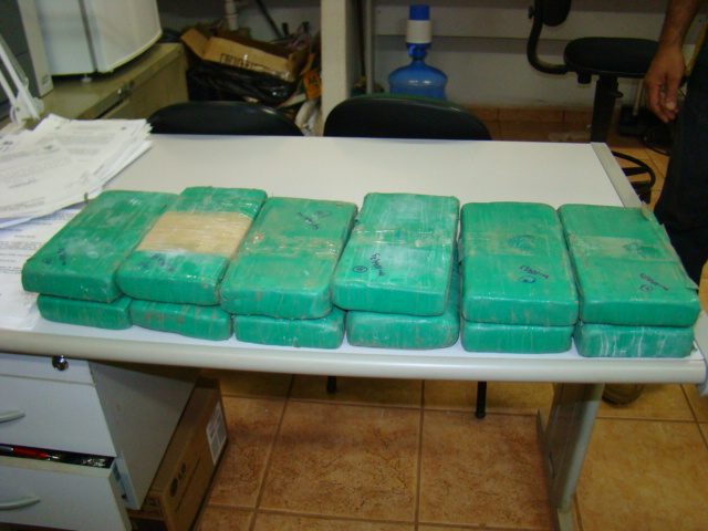 Polícia Civil de Guajará-Mirim apreende 12,5 quilos de cocaína e prende duas pessoas.