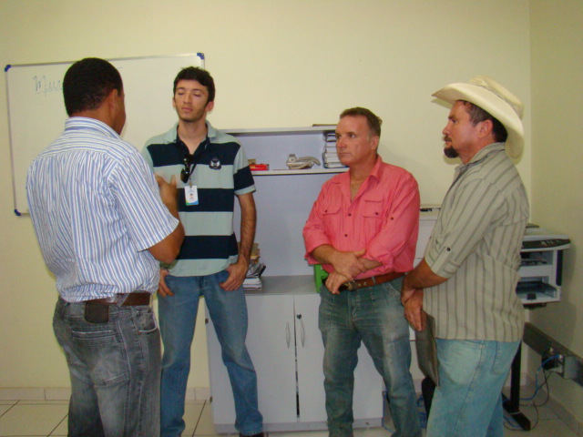 VEREADOR RONALD FERNANDES  GALEGO VISITA COORDENADOR DO PROG. LUZ PARA TODOS NA CAPITAL