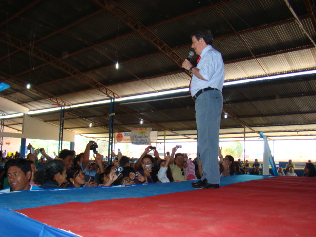 Missionário R.R. Soares reúne multidão na sede do Rotary Clube no Festival das Maravilhas em Guajará-Mirim. Veja Fotos.