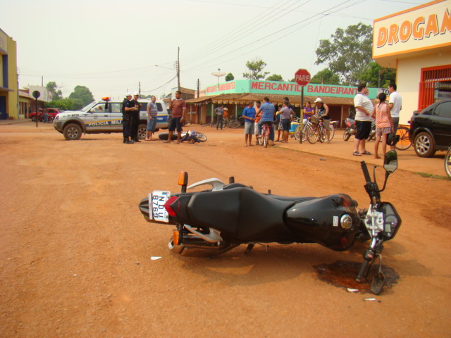 Motocicletas se chocam e deixam condutores lesionados