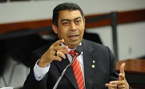Deputado do Amazonas pede vistas ao projeto que prorroga a Área de Livre Comércio de Guajará