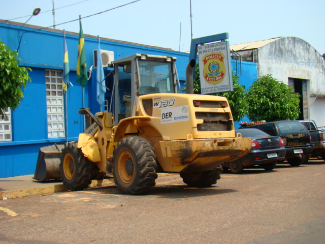 Máquina do Governo do Estado é apreendida pela Polícia Federal em Guajará-Mirim.