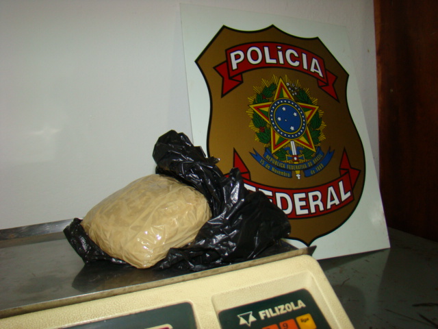 Homem abandona sacola com droga na Alfândega da Receita Federal