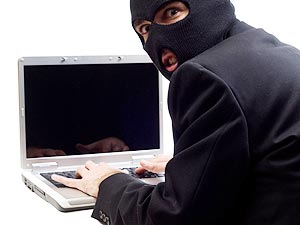 Mulher sai de casa e ex-amásio furta notbook dela