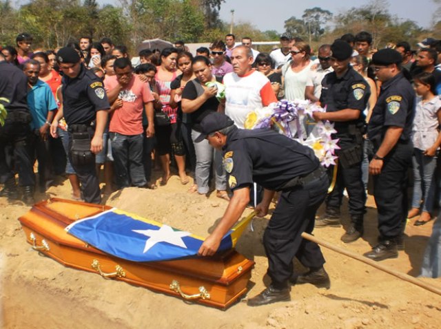 Lágrimas e comoção no enterro do Policial Militar Paes - Fotos