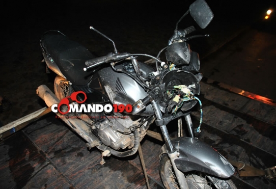 Motociclista de 19 anos morre após bater em cavalo