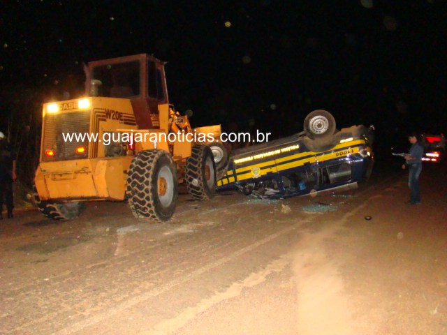 Viatura da Polícia Rodoviária Federal se envolve em acidente com pá carregadeira na BR 425 - Fotos