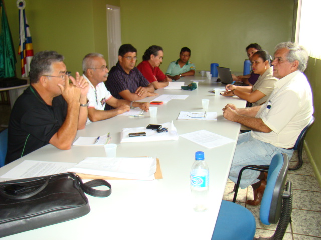 Autoridades brasileiras e bolivianas se reúnem para discutir a implantação do IFRO em Guajará-Mirim.