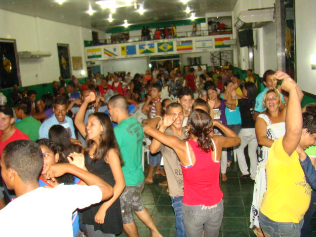 A adoração libera a unção de conquista em Guajará-Mirim - Fotos