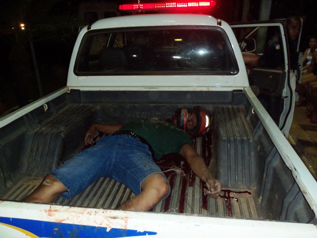 Depois de agredir familiares, homem atira em guarnição policial e acaba morto  IMAGENS FORTES