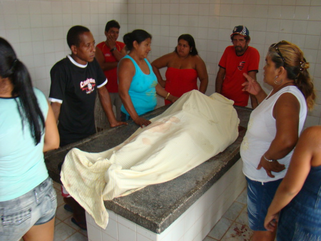 Guajará-Mirim. Homem mata cunhado a golpe de faca porque viu a irmã sendo espancada.