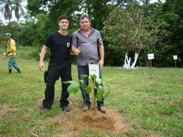 SECRETÁRIO PARTICIPA DE PLANTIO DE MUDAS - Veja fotos