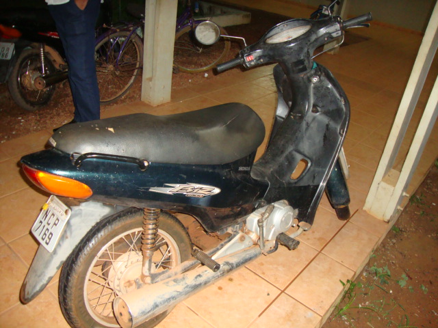 Motocicleta furtada em frente ao Centro Educacional Novo Milênio é recuperada pela polícia.